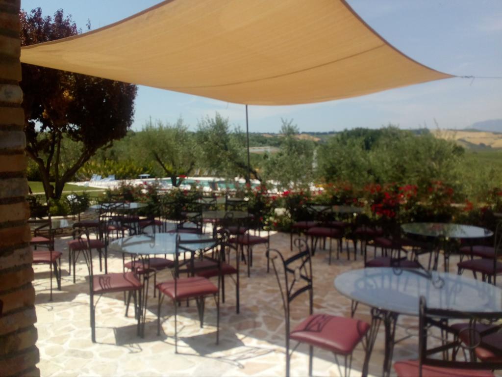 Agriturismo Piccolo Albero Loreto Aprutino Bagian luar foto