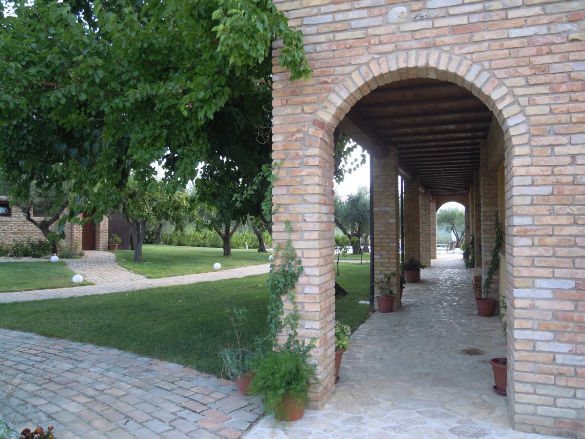Agriturismo Piccolo Albero Loreto Aprutino Bagian luar foto