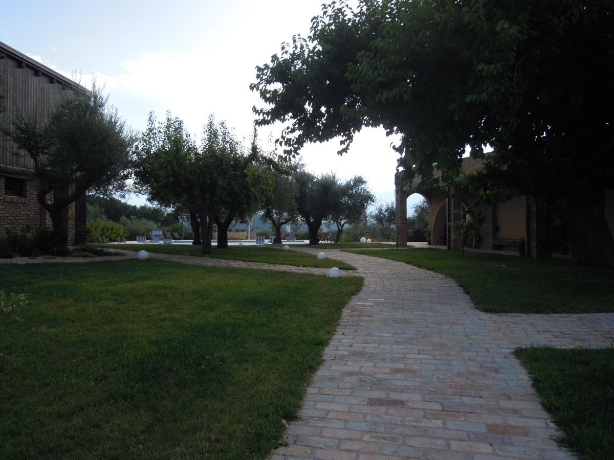 Agriturismo Piccolo Albero Loreto Aprutino Bagian luar foto