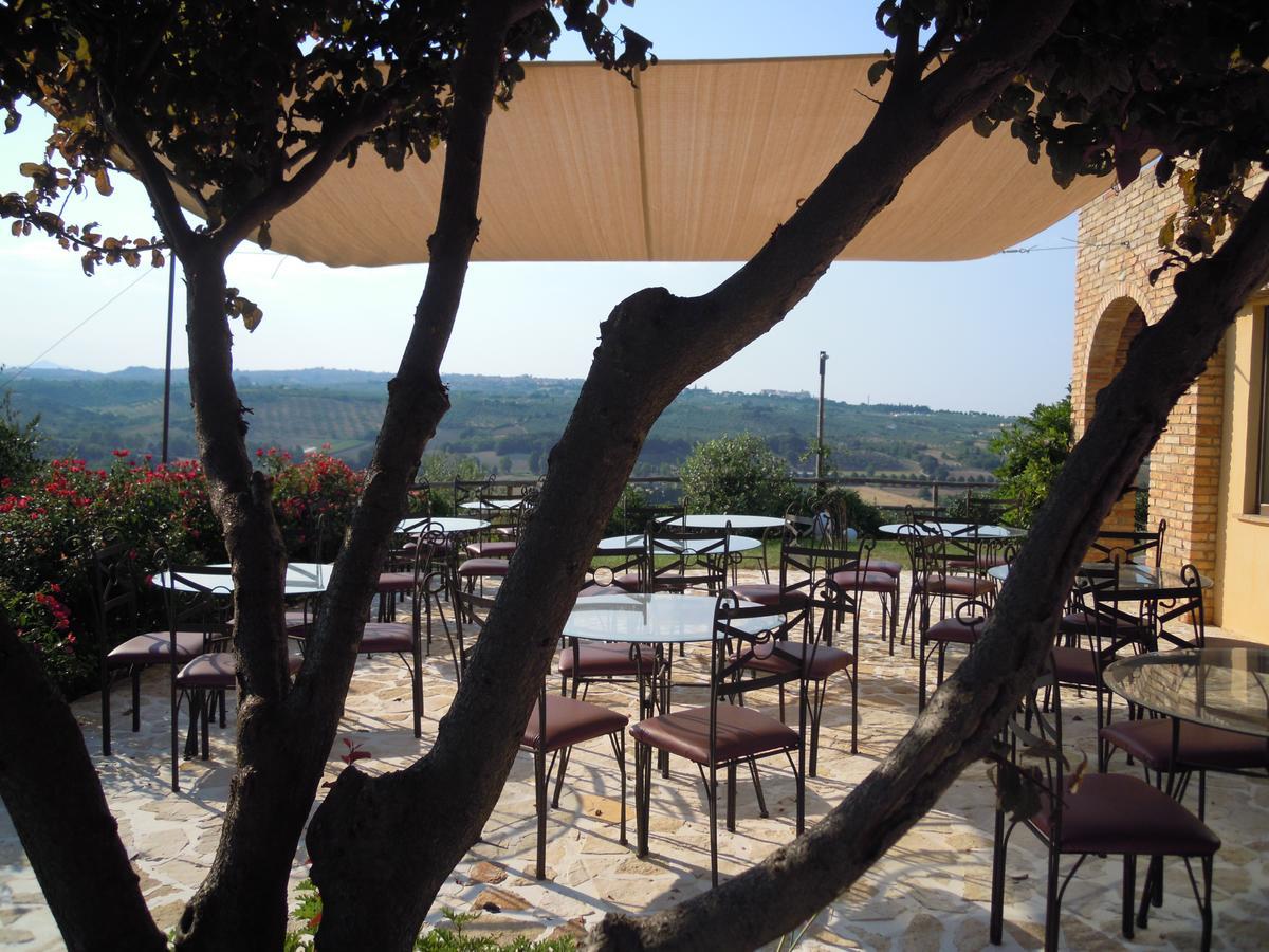 Agriturismo Piccolo Albero Loreto Aprutino Bagian luar foto