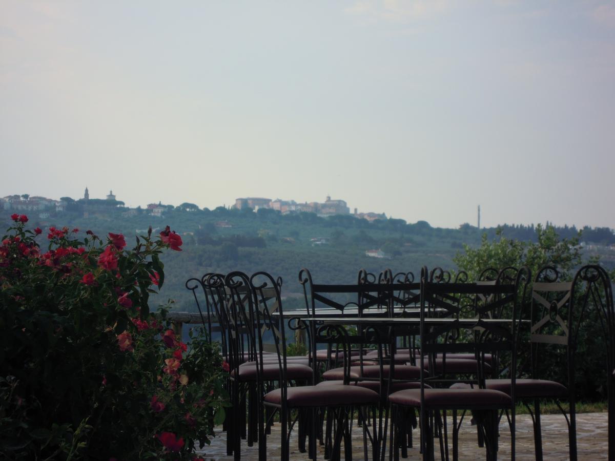 Agriturismo Piccolo Albero Loreto Aprutino Bagian luar foto